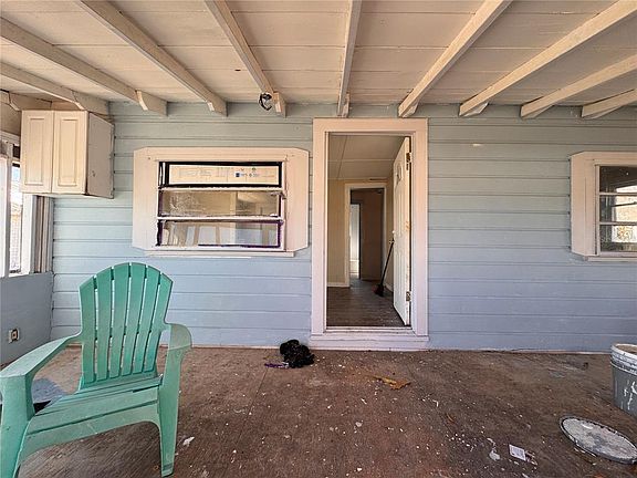 3rd image of 323 9th St W