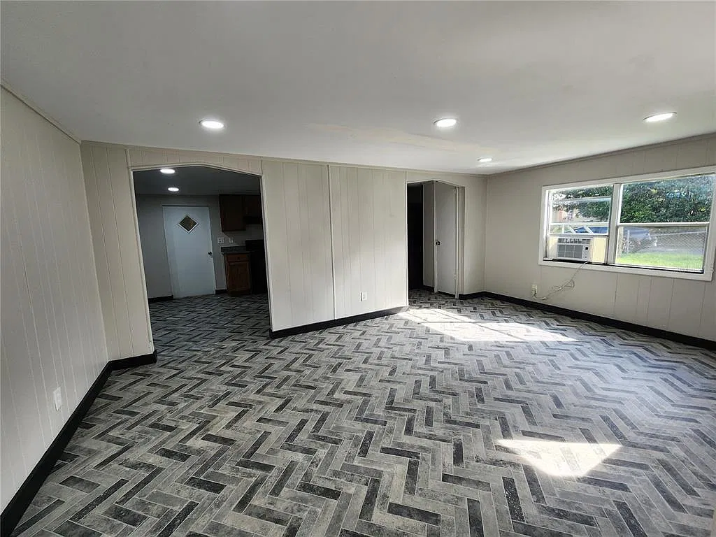 3 bed, 2.0 bath, 1368 sqft, $1,600 — Photo 2