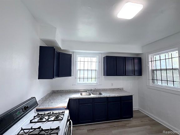 5th image of 106 Geneva St