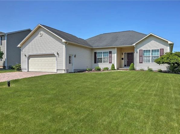 5055 Constitution Ln, Liverpool, NY 13088