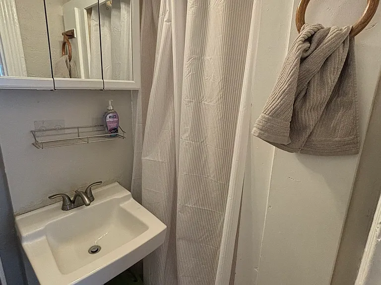 42 Phillips St #1 — Photo 5
