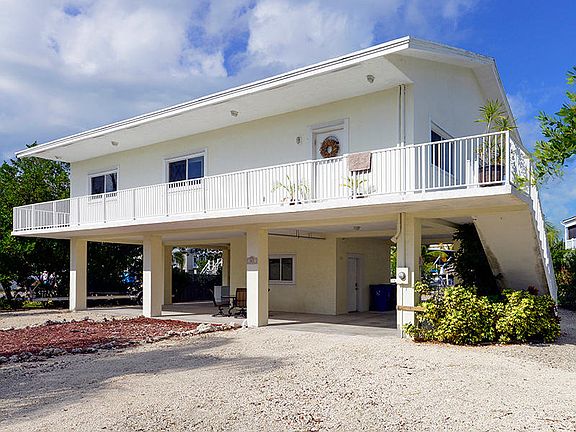 3rd image of 321 S Coconut Palm Blvd
