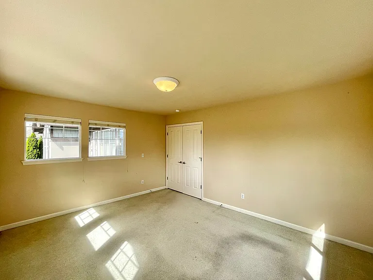1921 NE 34th Pl — Photo 22