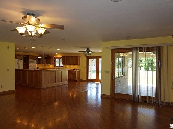 5th image of 601 N Phil Gould Dr