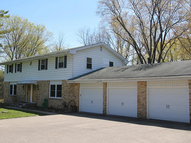23945 Smithtown Rd — Photo 2