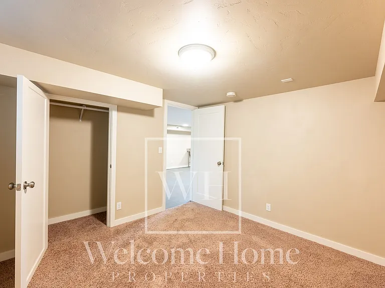 334 E Chestnut St — Photo 32