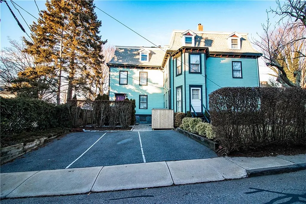 3 bed, 2.0 bath, 1372 sqft, $2,800 — Photo 2
