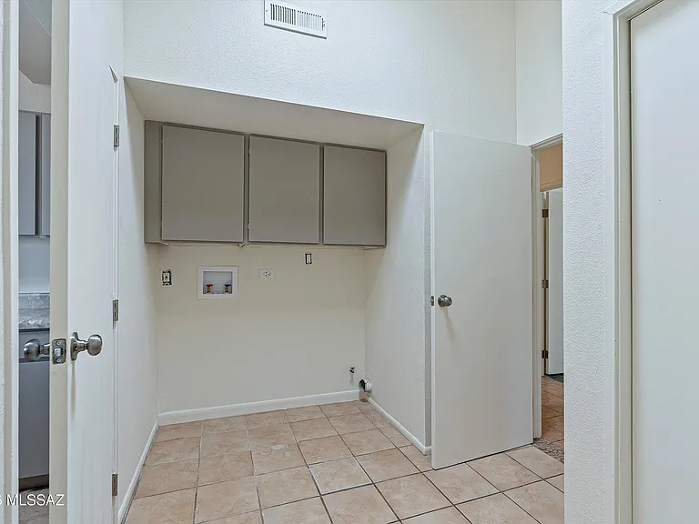 519 S Avenue D — Photo 16