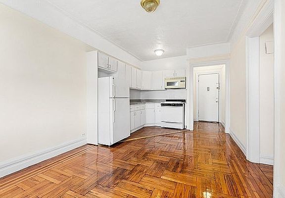 2nd image of 20 Laurel Hill Ter APT 1K