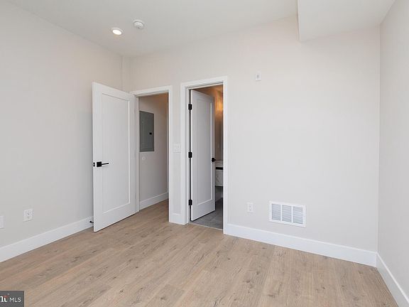4th image of 2218 N Franklin St #2