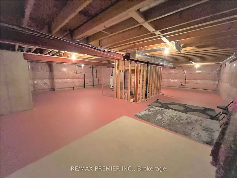 88 Sundance Cres — Photo 30