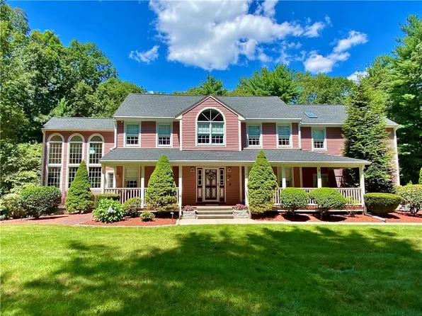 14 Bourget Ct, North Smithfield, RI 02896