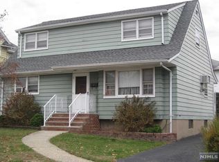 108 Lee St, Elmwood Park, NJ 07407