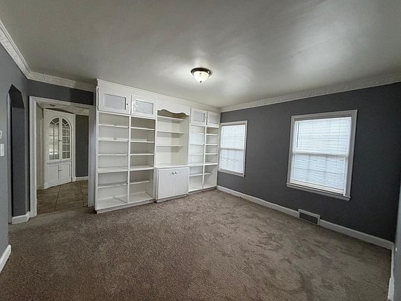3rd image of 5915 W Outer Dr