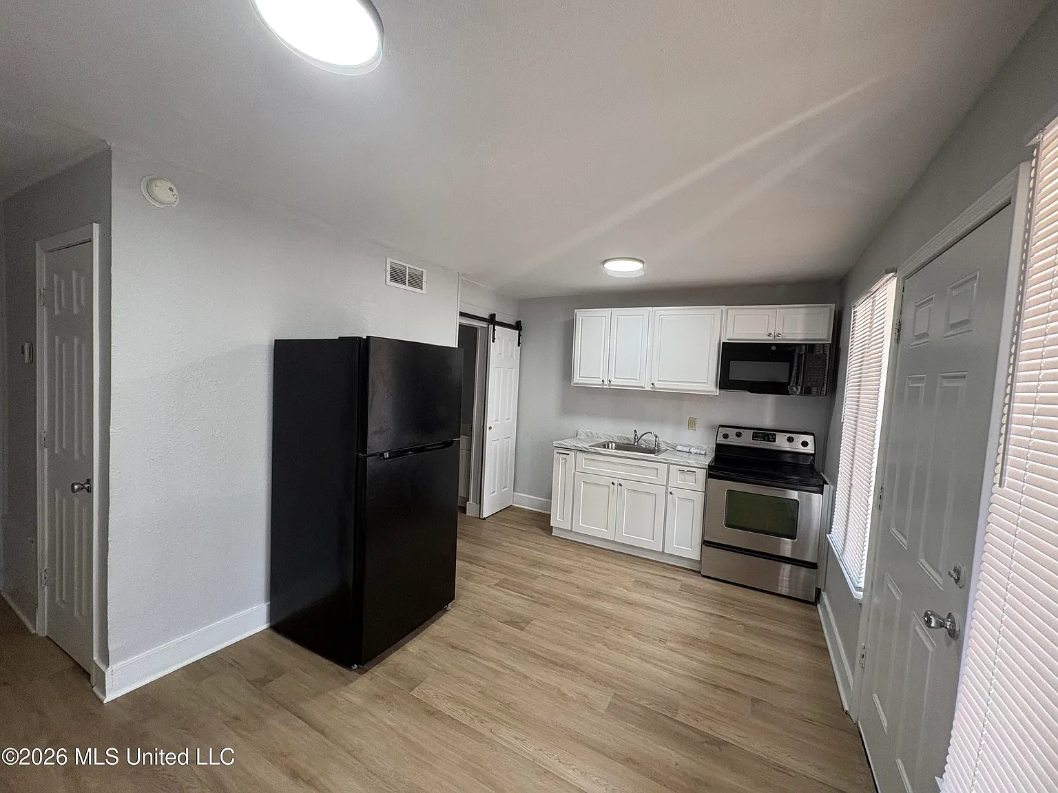 511 32nd St — Photo 4