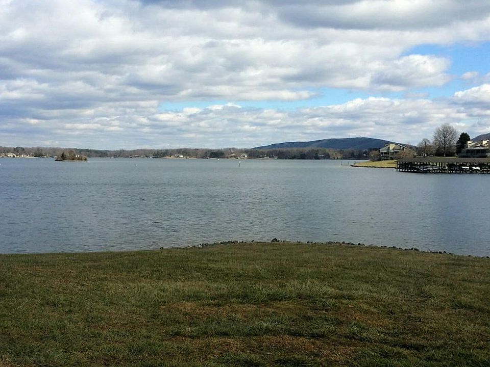 Beautiful Lake Views
