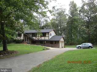 7902 Hickory Rd, Stewartstown, PA 17363