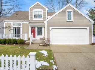 17735 Woodcreek Ln, Spring Lake, MI 49456