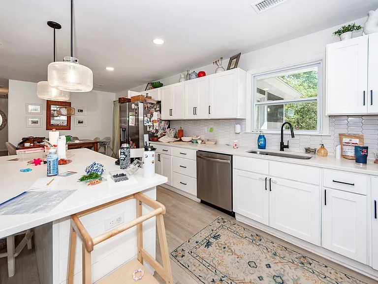 2045 Lake Ave — Photo 8