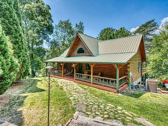 2nd image of 208 Holiday Point Dr