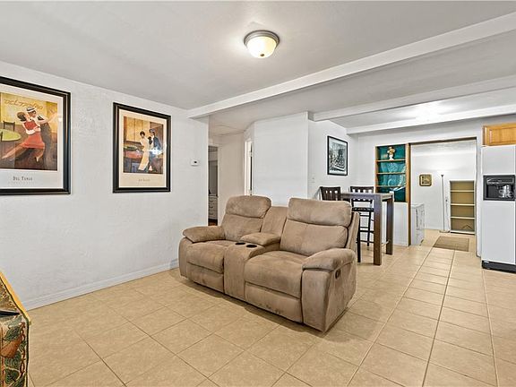 5th image of 10256 121st Ave