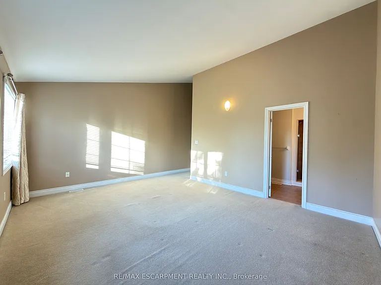 2085 Pine St — Photo 24