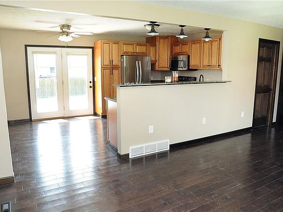 3rd image of 8884 Northgate Dr