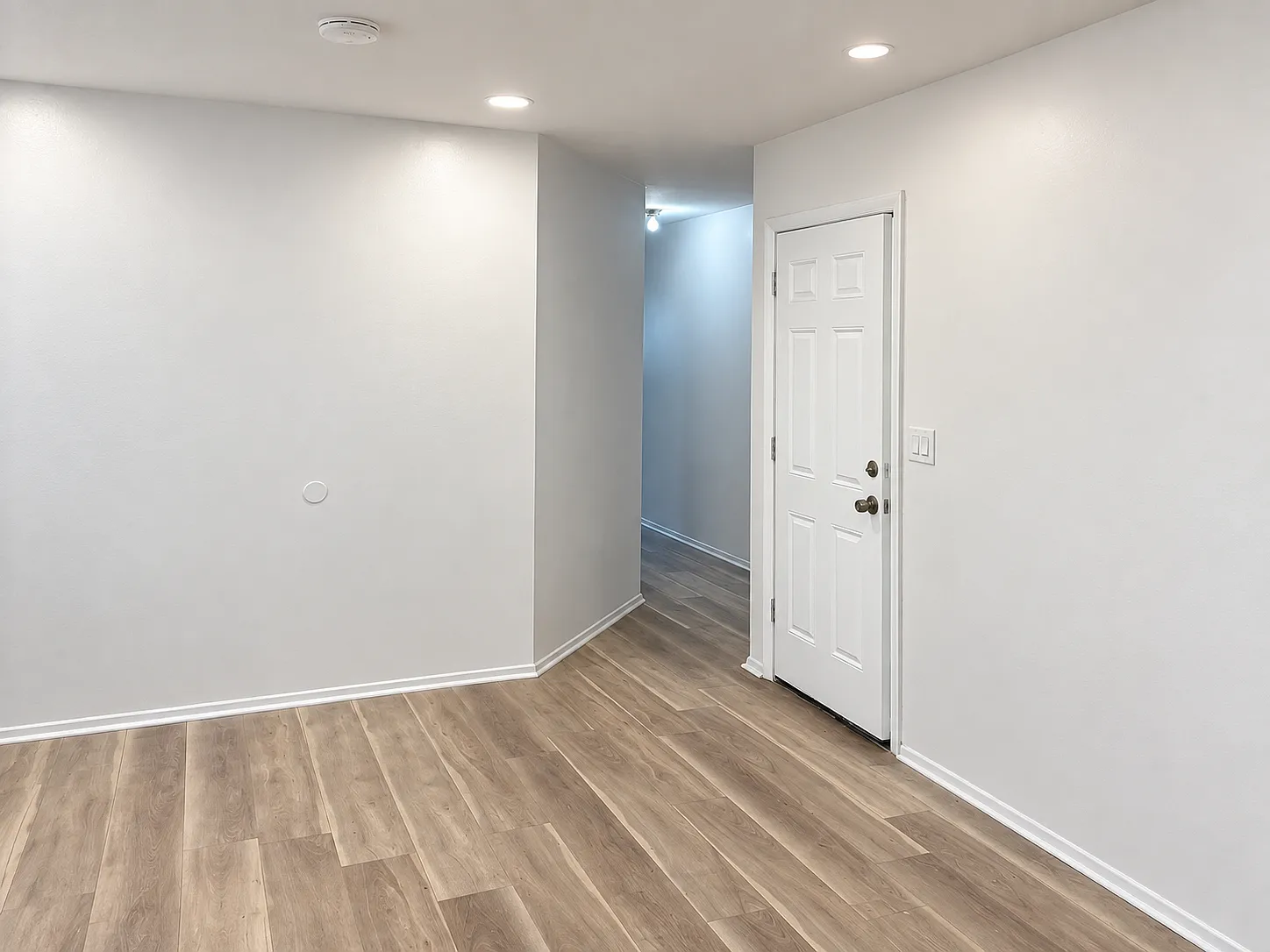 3 bed, 950 sqft, $3,753 — Photo 2