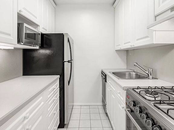 5th image of 311 E 71st St APT 10H