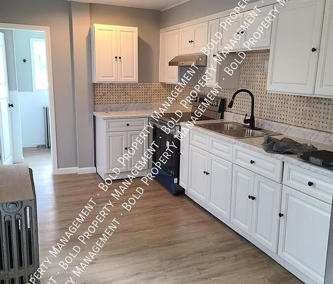 231 W Greenwich St #1 — Photo 1