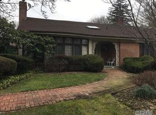 155 E Rockaway Rd, Hewlett, NY 11557