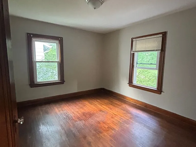 516 Wrexham Ave — Photo 14