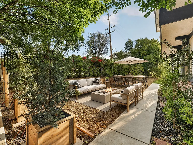655 W Ontario Ave — Photo 7