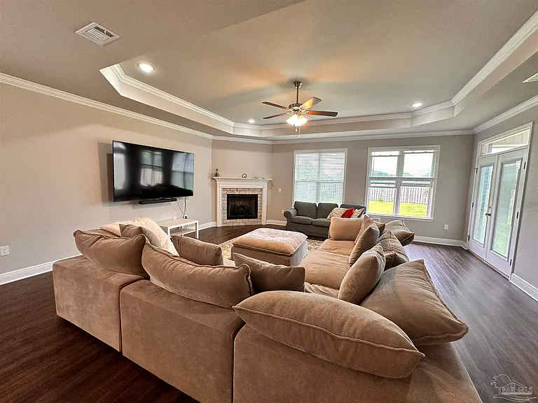 2346 Habersham Ln — Photo 5