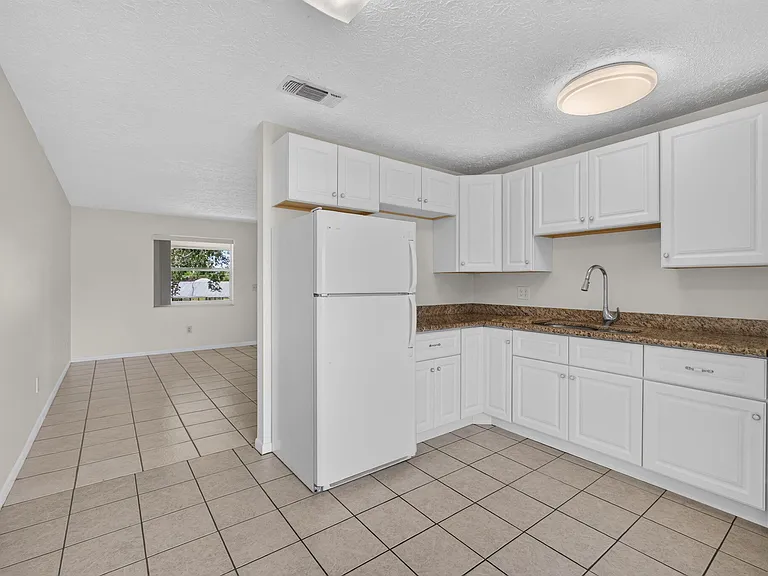 708 SW Gardens Blvd — Photo 17