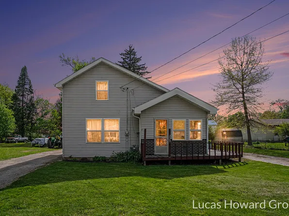 229 S Sherman St, Sheridan, MI 48884