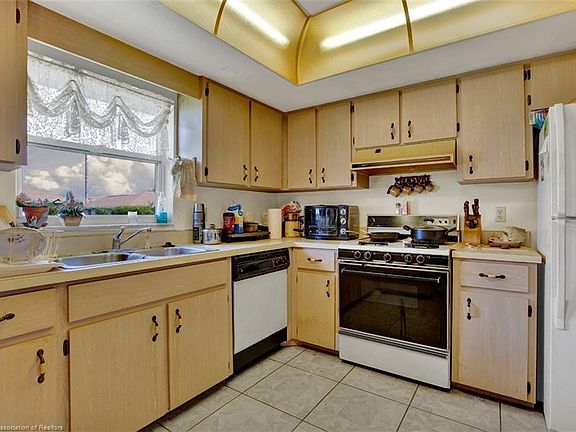 2nd image of 2410 Jackson Heights Dr
