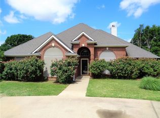 2110 River Crest Cir, Denison, TX 75020