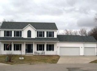 341 Perry Ct, Zumbrota, MN 55992