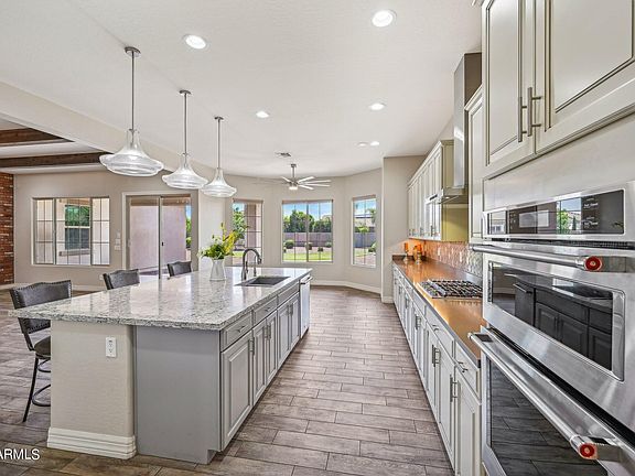 4th image of 4708 N VILLAGE Parkway