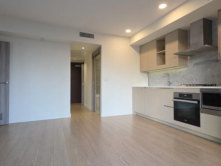 89 Nelson St #1704 — Photo 8