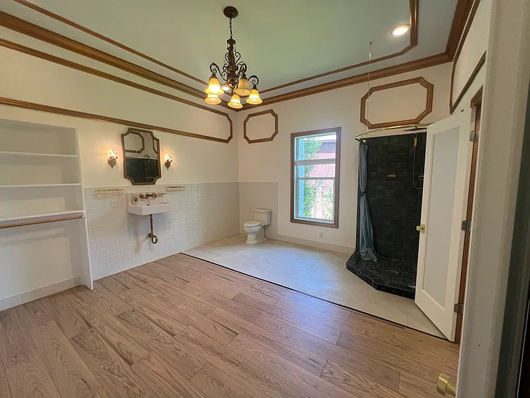 3915 Hunters Crest St — Photo 11