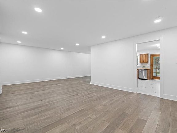 5th image of 20541 Spruce Dr