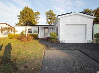 27 Limetree Dr, Manorville, NY 11949