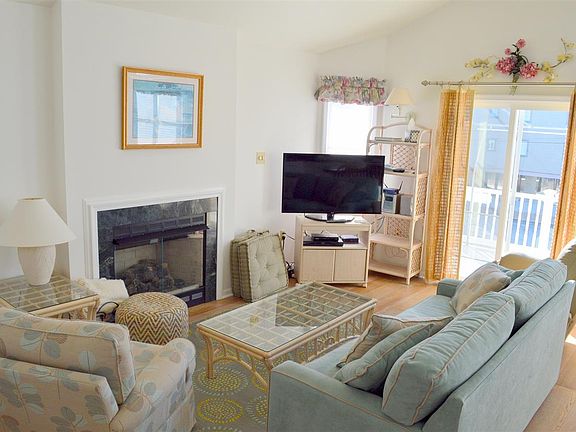 3rd image of 5823 West Ave