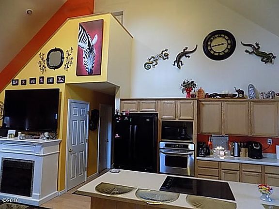 3rd image of 710 12th Ave E