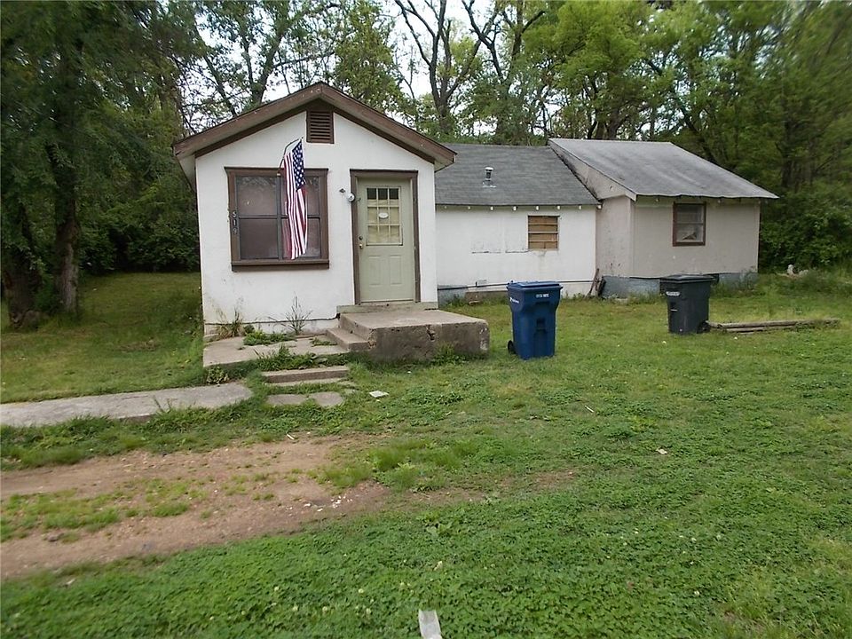 1st image of 701 E Central St