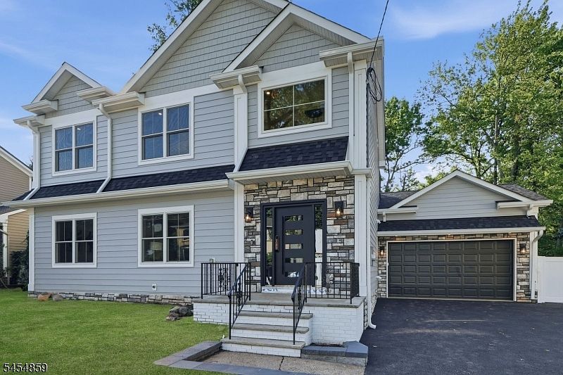1st image of 17 Blake Dr