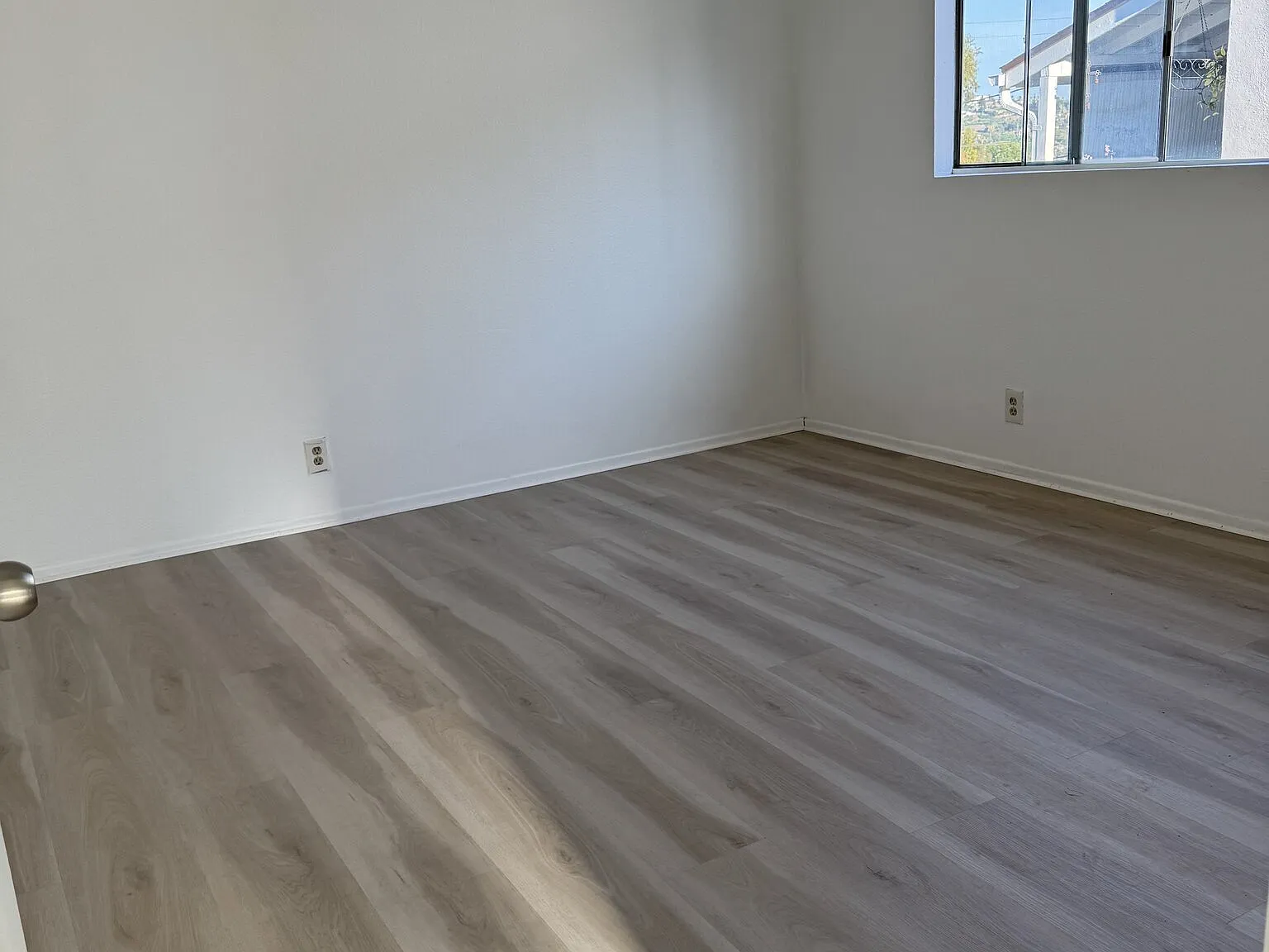 3 bedoom 2 full bath - 2 parking spaces Newly remodeled. — Photo 4