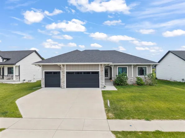 2804 Blooming Heights Dr, Norwalk, IA 50211